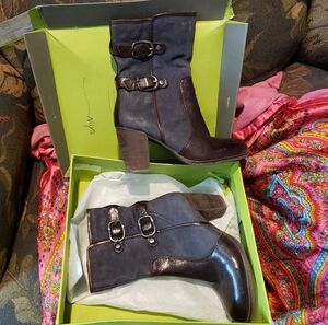Naya Lightning Heel Boots Inky Navy And Brown  Leather Women's Size 8.5 Shoes